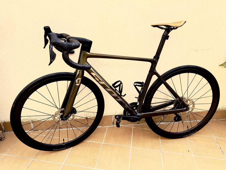 SCOTT ADDICT RC40 Mサイズ 2023 SCOTT Addict 40 Bike