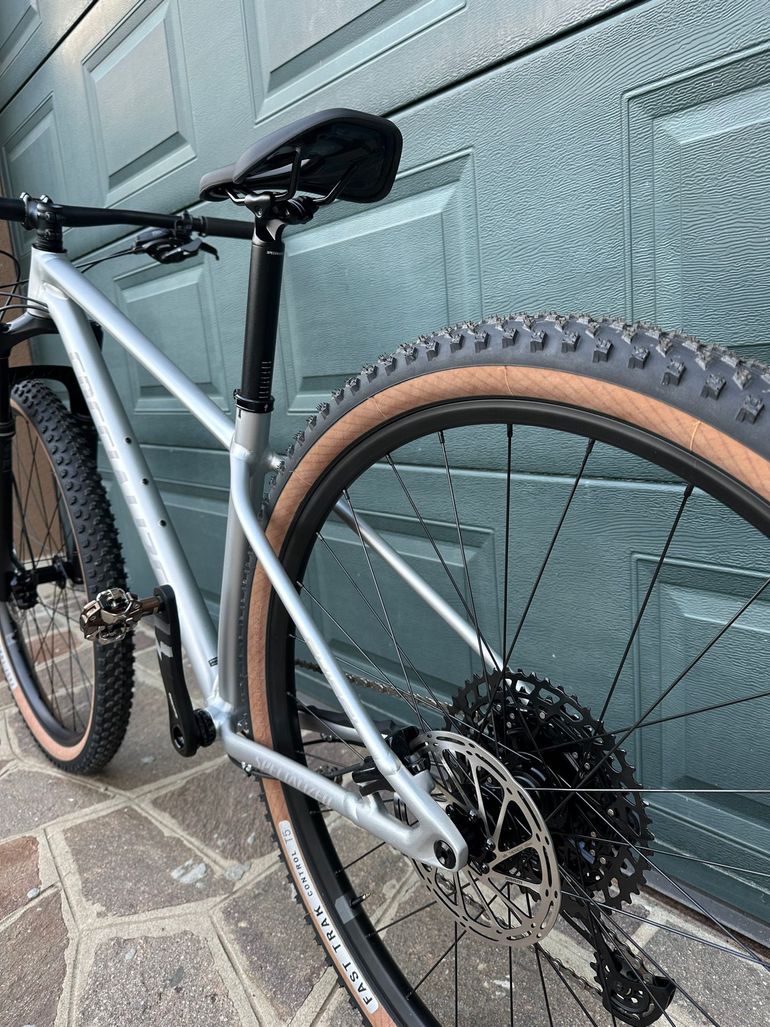 Used Specialized Chisel Comp 2023 2023 Mountainbike, Light Gray, 29 — image 5 of 6