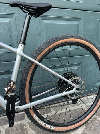 Used Specialized Chisel Comp 2023 2023 Mountainbike, Light Gray, 29 — image 3 of 6