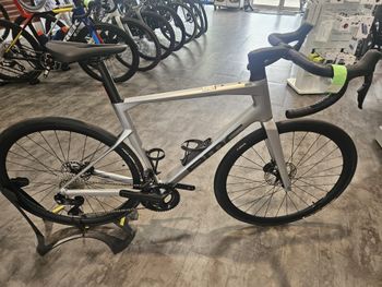 Used BMC RoadMachine 01 4 Pearl River/Black 56 2024 Road & Gravel