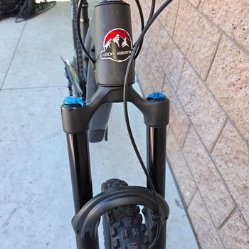 Used Rocky Mountain Altitude C50 Shimano 2024 2024 Mountainbike, Black, 27.5, 29 — image 8 of 17