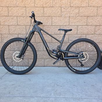 Used Rocky Mountain Altitude C50 Shimano 2024 2024 Mountainbike, Black, 27.5, 29 — image 2 of 17