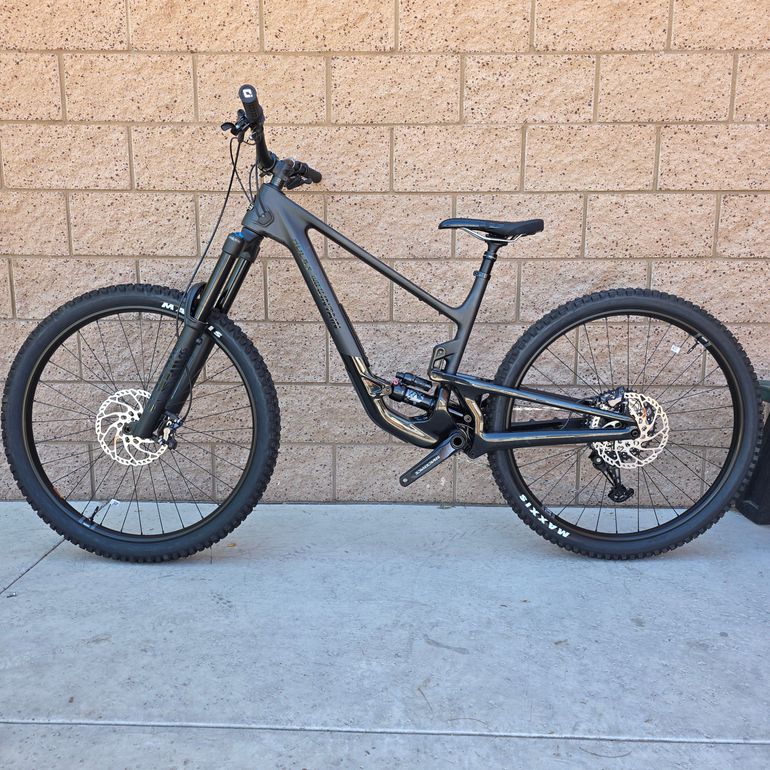 Used Rocky Mountain Altitude C50 Shimano 2024 2024 Mountainbike, Black, 27.5, 29 — image 2 of 17