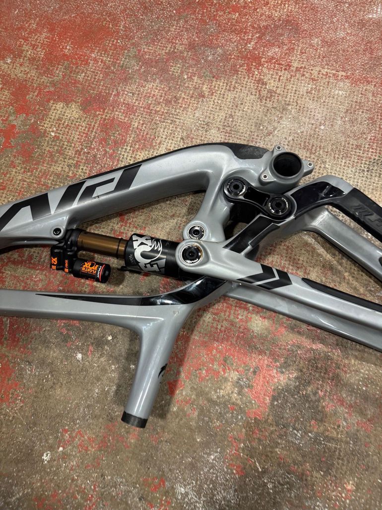 Brugt Pivot Phœnix DH 2021 2021 Mountainbike — billede 4 af 7