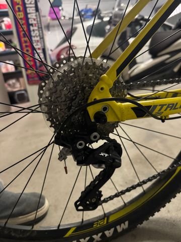 Used Giant Talon 2018 Mountainbike, Orange — image 7 of 9