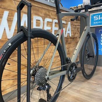 Used BMC Roadmachine 01 THREE 2023 2023 Road & Gravel, Light Gray — image 5 of 5