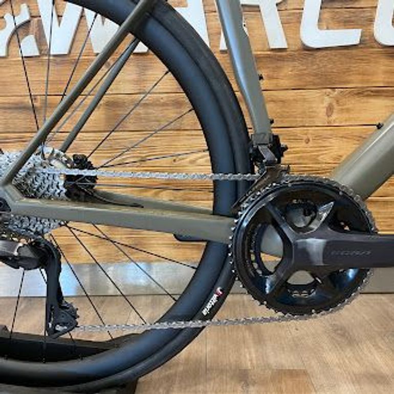 Used BMC Roadmachine 01 THREE 2023 2023 Road & Gravel, Light Gray — image 3 of 5