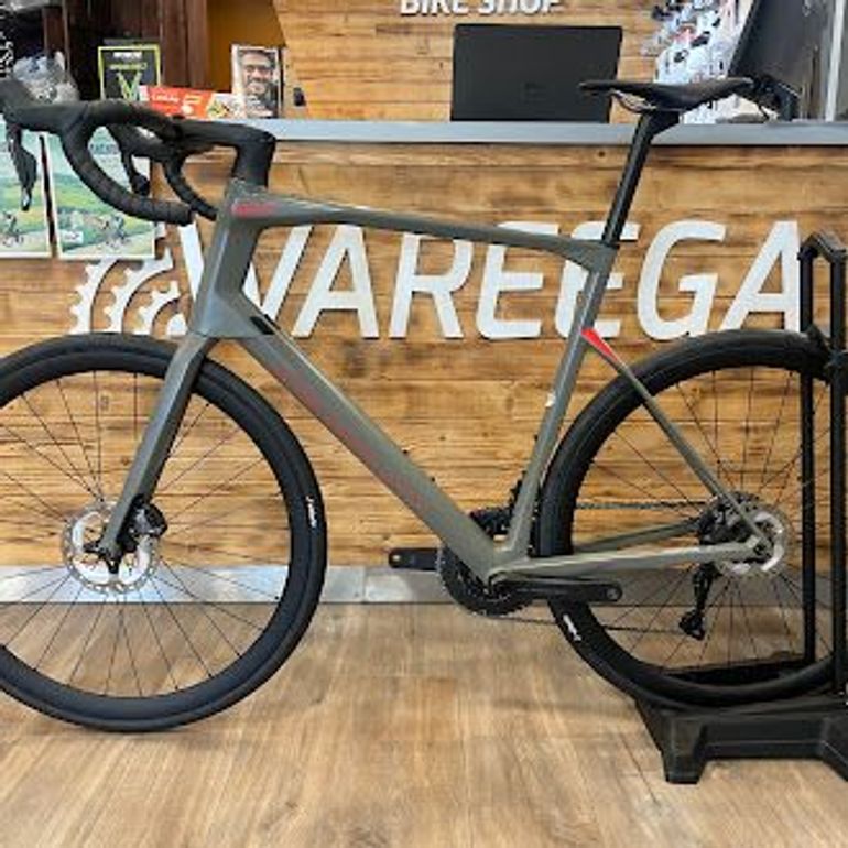 Used BMC Roadmachine 01 THREE 2023 2023 Road & Gravel, Light Gray — image 4 of 5