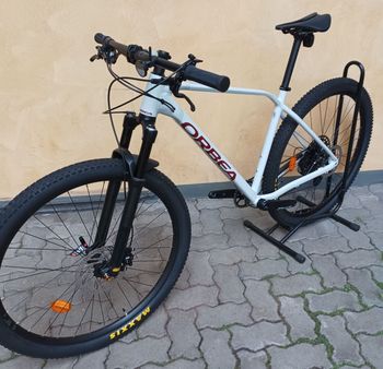Orbea ALMA H10-EAGLE 2024 2024 Mountainbike de segunda mano, Gris claro — imagen 2 de 9