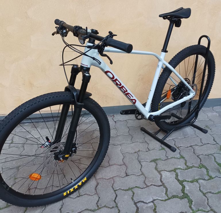Orbea ALMA H10-EAGLE 2024 2024 Mountainbike de segunda mano, Gris claro — imagen 2 de 9