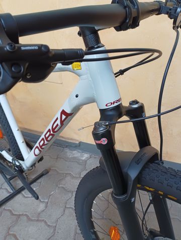 Used Orbea ALMA H10-EAGLE 2024 2024 Mountainbike, Light Gray, 29 — image 3 of 9