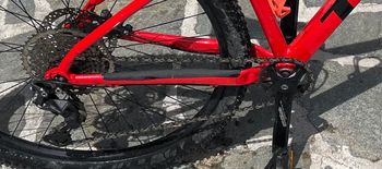 Trek Marlin Shimano Deore 2022 Mountainbike de segunda mano, Rojo — imagen 3 de 16