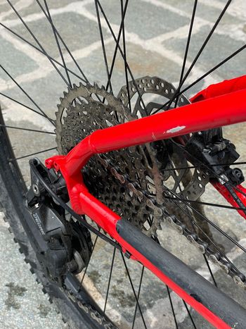 Trek Marlin Shimano Deore 2022 Mountainbike de segunda mano, Rojo — imagen 15 de 16