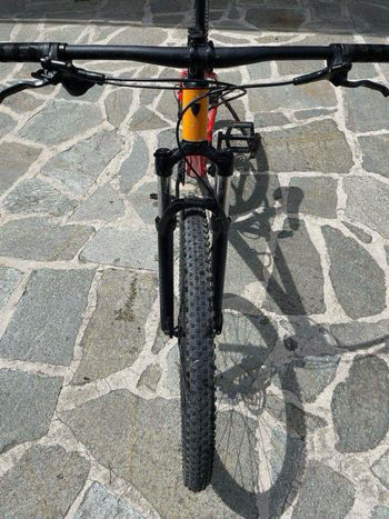 Trek Marlin Shimano Deore 2022 Mountainbike de segunda mano, Rojo — imagen 13 de 16