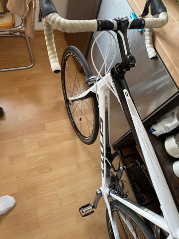 Used SCOTT ADDICT 2019 Road & Gravel, White — image 1 of 9