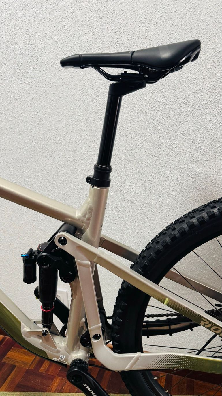 Used Ghost Riot AM 2024 2024 Mountainbike, Light Gray, 29 — image 8 of 16