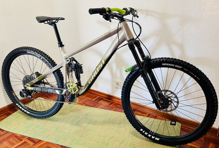 Used Ghost Riot AM 2024 2024 Mountainbike, Light Gray, 29 — image 1 of 16