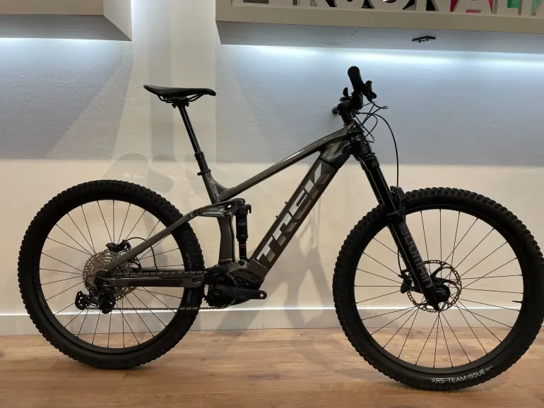 Used Trek Rail 7 2022 Mountainbike, Light Gray — image 1 of 8