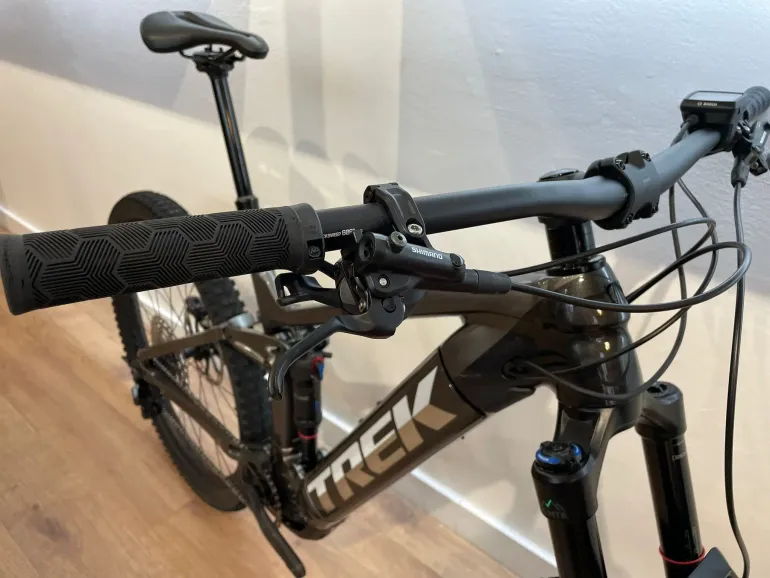 Used Trek Rail 7 2022 Mountainbike, Light Gray — image 4 of 8