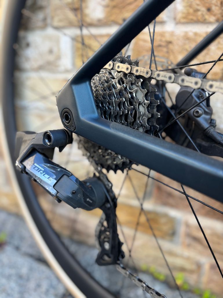 Used BMC Roadmachine AMP ONE 2023 2023 Road & Gravel, Green — image 7 of 23