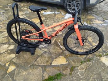 Used Specialized Riprock 24 Pouces 2021 Mountainbike, Orange — image 1 of 3