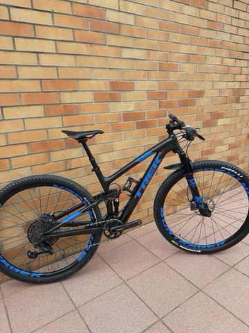 Tweedehands Trek Top Fuel 9.8 SL 2017 2017 Mountainbike — afbeelding 1 van 12