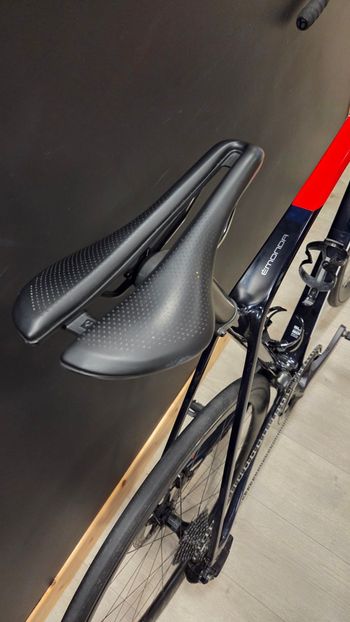 Used Trek Émonda SLR 7 2023 2023 Road & Gravel, Red — image 4 of 8