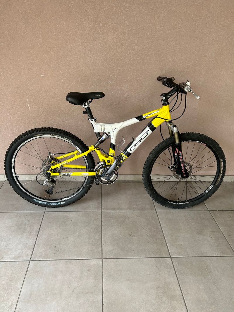 Tweedehands GT HCR 2000 2000 Mountainbike — afbeelding 1 van 16