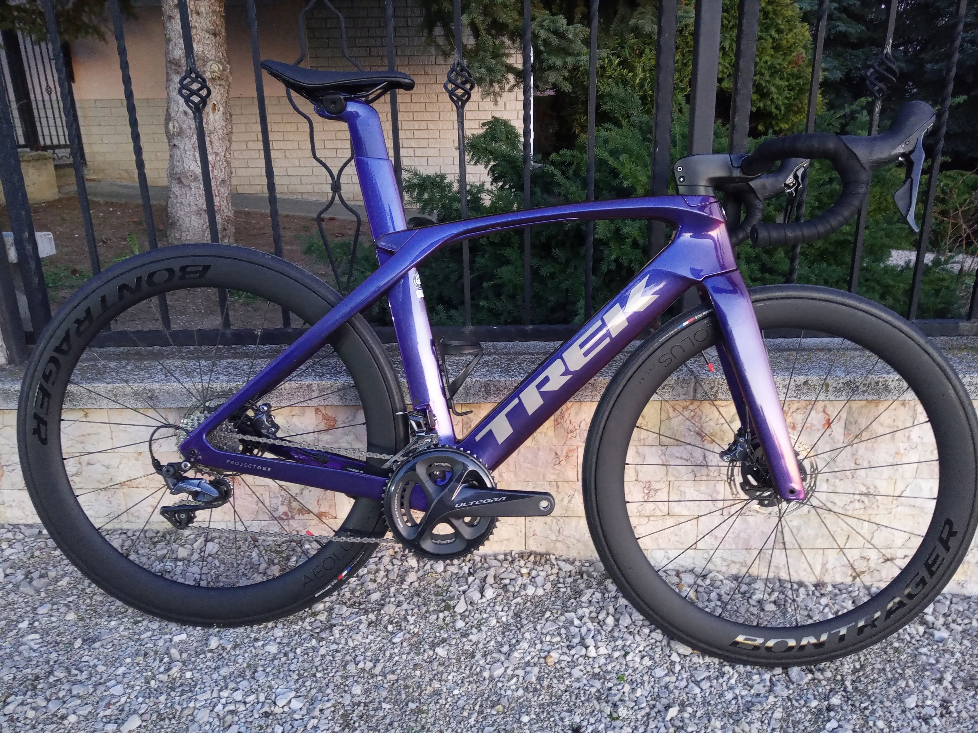 Trek madone hot sale slr purple