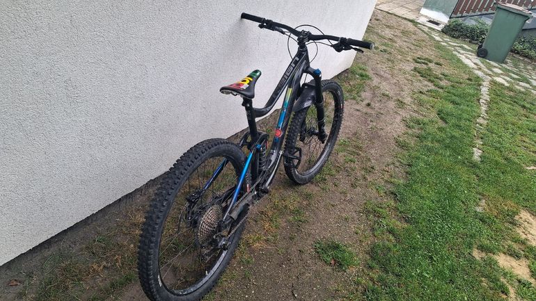 Used Giant Reign 2 2018 2018 Mountainbike, Black, 27.5 — image 4 of 5