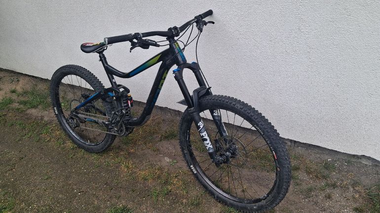Used Giant Reign 2 2018 2018 Mountainbike, Black, 27.5 — image 2 of 5