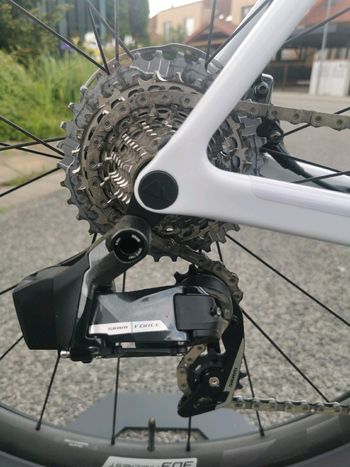 Used Canyon Ultimate CF SLX 8 AXS 2025 2025 Road & Gravel, White — image 7 of 8
