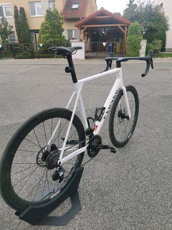 Used Canyon Ultimate CF SLX 8 AXS 2025 2025 Road & Gravel, White — image 4 of 8