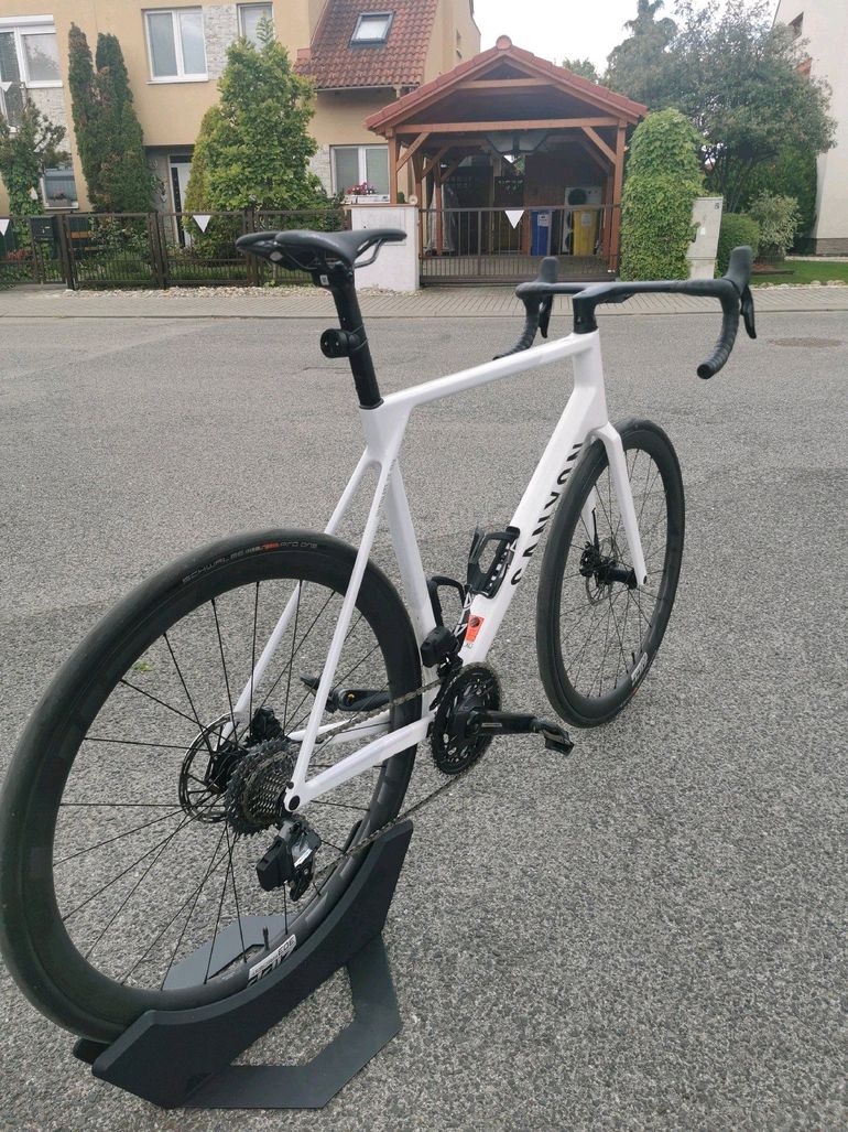 Used Canyon Ultimate CF SLX 8 AXS 2025 2025 Road & Gravel, White — image 4 of 8