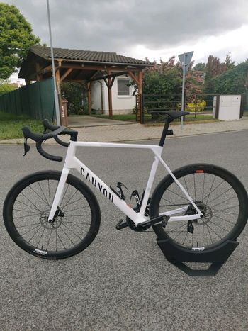 Used Canyon Ultimate CF SLX 8 AXS 2025 2025 Road & Gravel, White — image 2 of 8