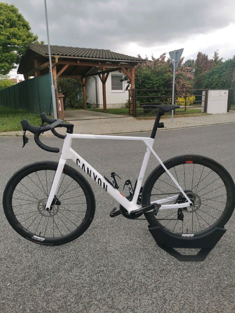 Used Canyon Ultimate CF SLX 8 AXS 2025 2025 Road & Gravel, White — image 2 of 8