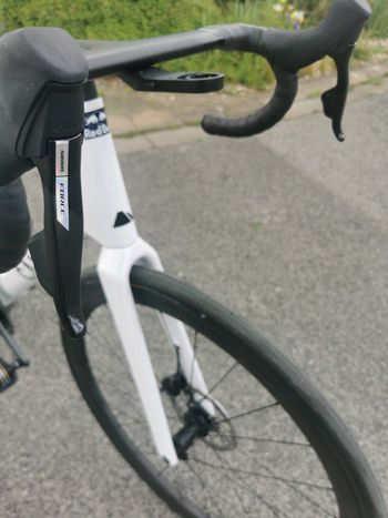 Used Canyon Ultimate CF SLX 8 AXS 2025 2025 Road & Gravel, White — image 5 of 8