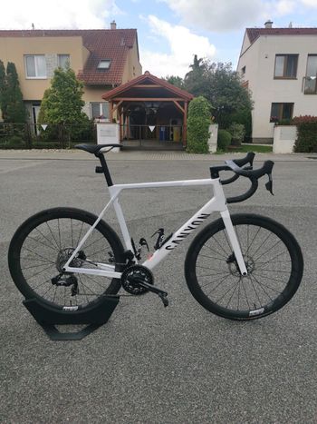Used Canyon Ultimate CF SLX 8 AXS 2025 2025 Road & Gravel, White — image 1 of 8