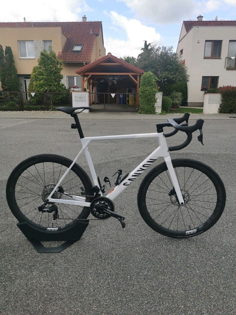 Used Canyon Ultimate CF SLX 8 AXS 2025 2025 Road & Gravel, White — image 1 of 8