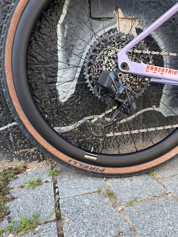 Używany BMC Urs SRAM GX Eagle AXS 2023 Road & Gravel — zdjęcie 5 z 7