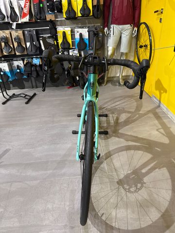 Gebrauchtes Bianchi Oltre Race 105 2025 Road & Gravel, Grün — Bild 2 von 5