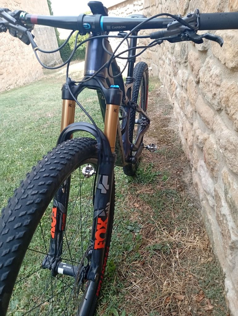 Orbea Oiz Shimano Deore XT 2023 Mountainbike usato, Viola — immagine 7 di 23