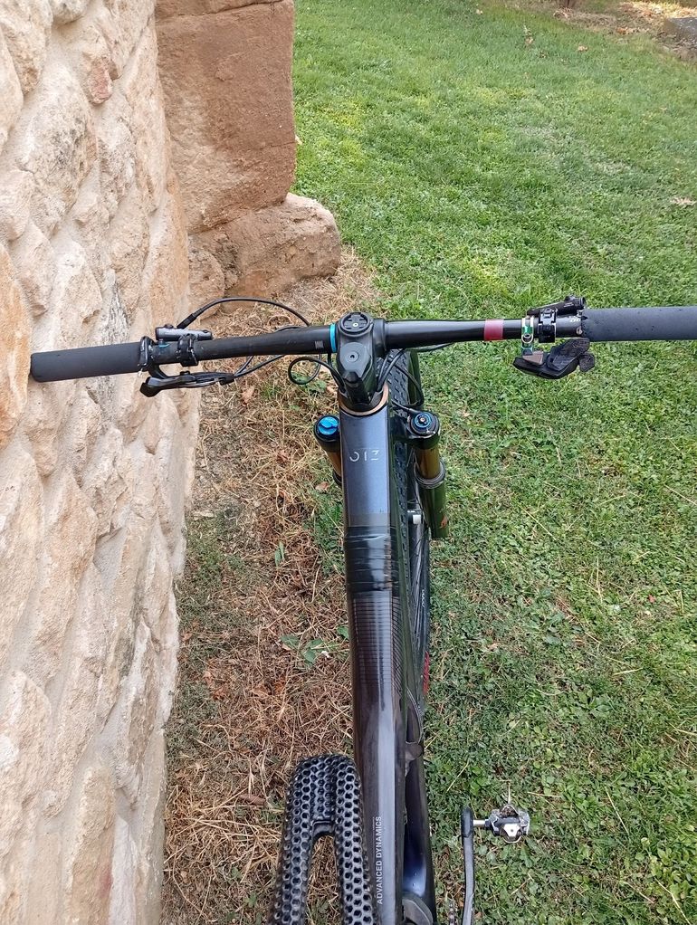 Orbea Oiz Shimano Deore XT 2023 Mountainbike usato, Viola — immagine 4 di 23