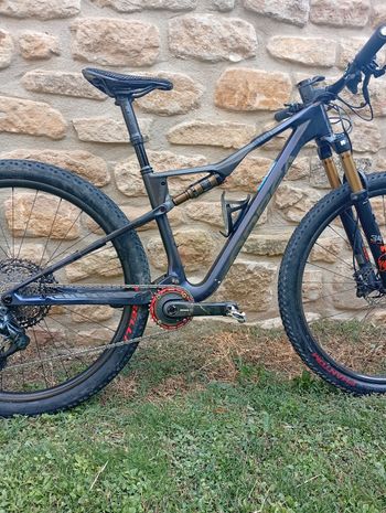 Orbea Oiz Shimano Deore XT 2023 Mountainbike usato, Viola — immagine 3 di 23