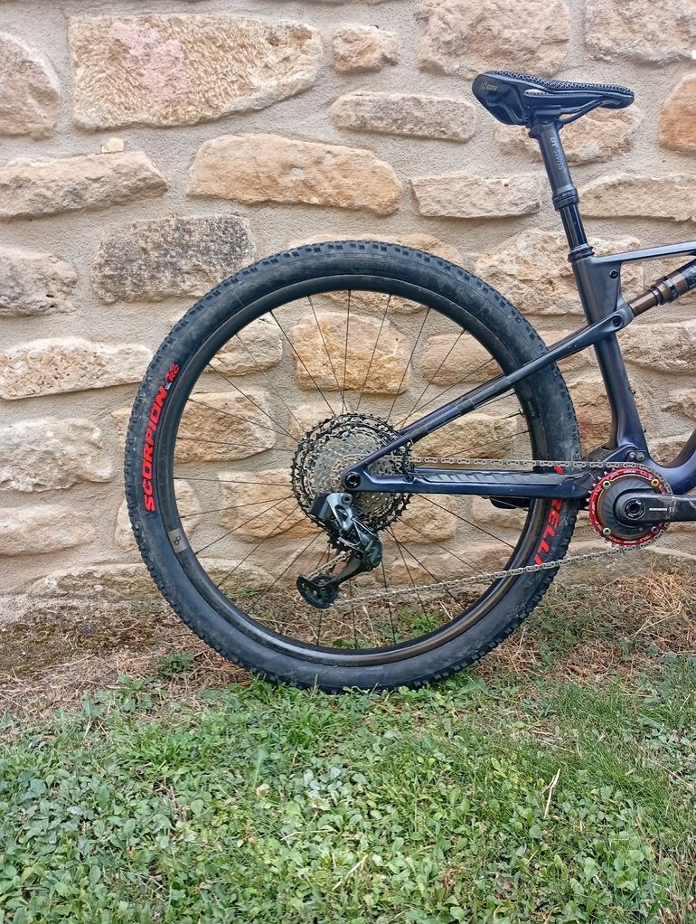 Orbea Oiz Shimano Deore XT 2023 Mountainbike usato, Viola — immagine 8 di 23