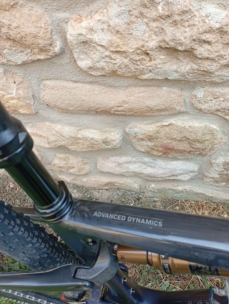 Orbea Oiz Shimano Deore XT 2023 Mountainbike usato, Viola — immagine 16 di 23