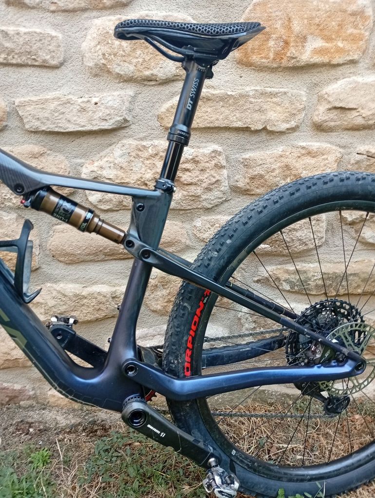 Orbea Oiz Shimano Deore XT 2023 Mountainbike usato, Viola — immagine 22 di 23