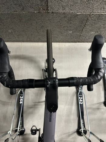 Used Scott Addict SRAM Rival eTap AXS 2023 Road & Gravel, Light Gray — image 3 of 7