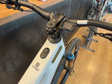 Gebrauchtes Husqvarna Mountain cross Shimano Deore XT 2022 Mountainbike, Hellgrau — Bild 9 von 10