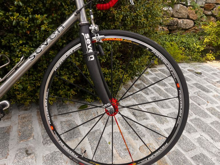 Used Seven Axiom SG 2007 Road & Gravel, Light Gray — image 2 of 8